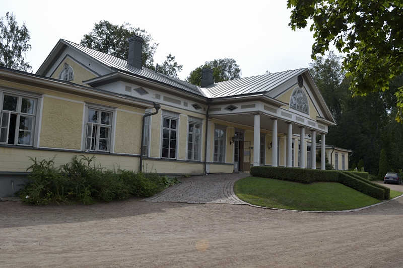 Kartanon päärakennus