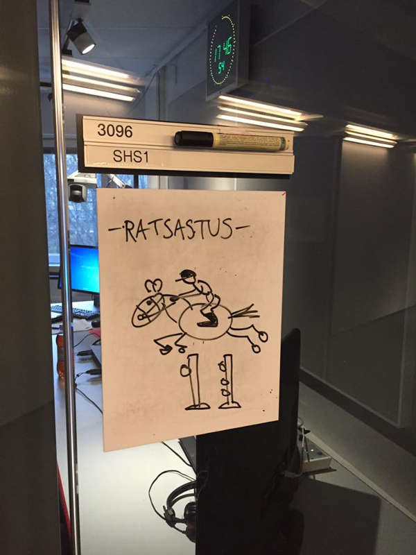 Backlund-ratsastus-selostuskoppi